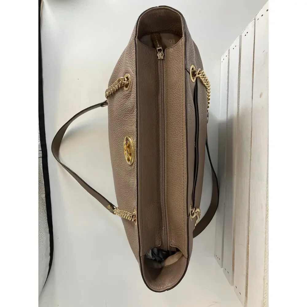 MICHAEL KORS, LARGE TAUPE PEBBLED LEATHER SHOULDER BAG